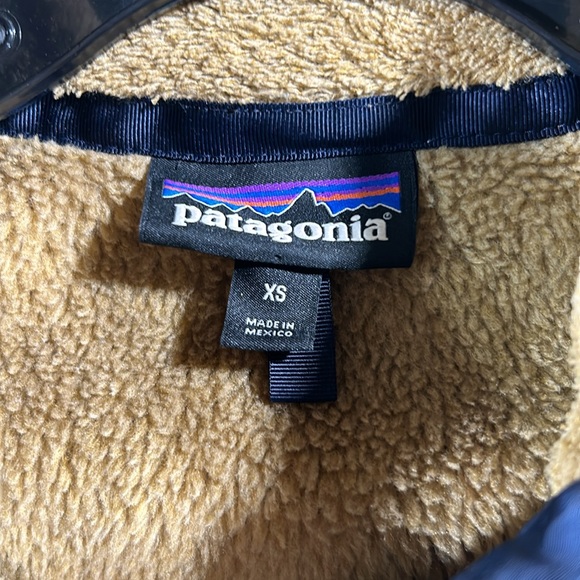 Tan fleece Patagonia pullover with Tsnaps - Picture 2 of 5
